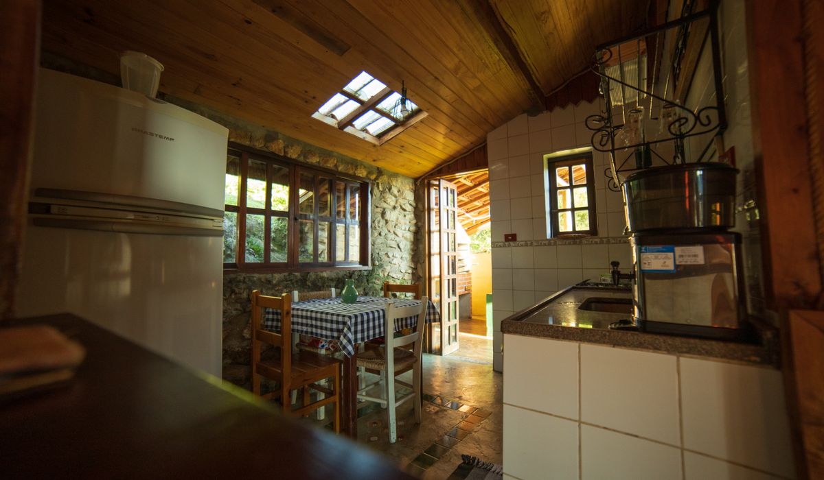 Choosing Flooring for Old Cottage Rooms and Damp Floors
